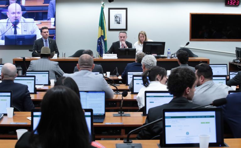 Conselho de Ética aprova 60 dias de suspensão para três deputados por ocupação do Plenário – Notícias