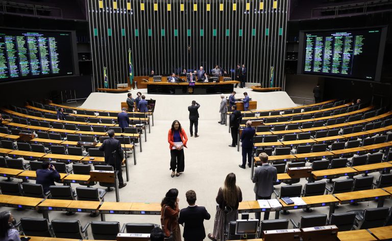 Câmara pode votar nesta terça projetos sobre crimes sexuais, fertilizantes e transporte público – Notícias