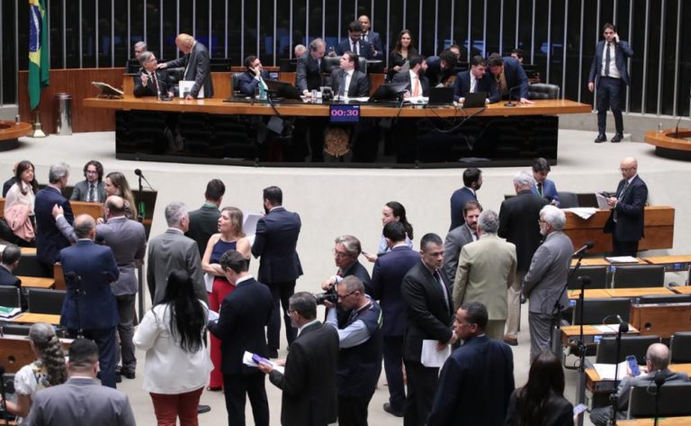 Deputados aprovam projeto que torna crime aumento abusivo de preços de combustíveis – Notícias