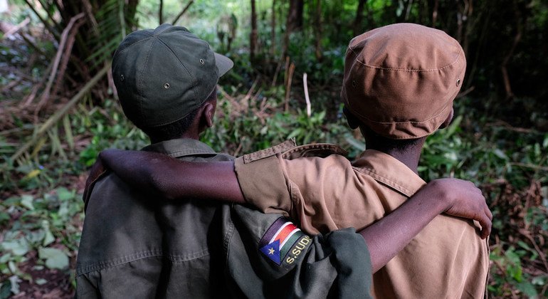 ONU marca 30 anos de atuação pela libertação de crianças-soldado pelo mundo