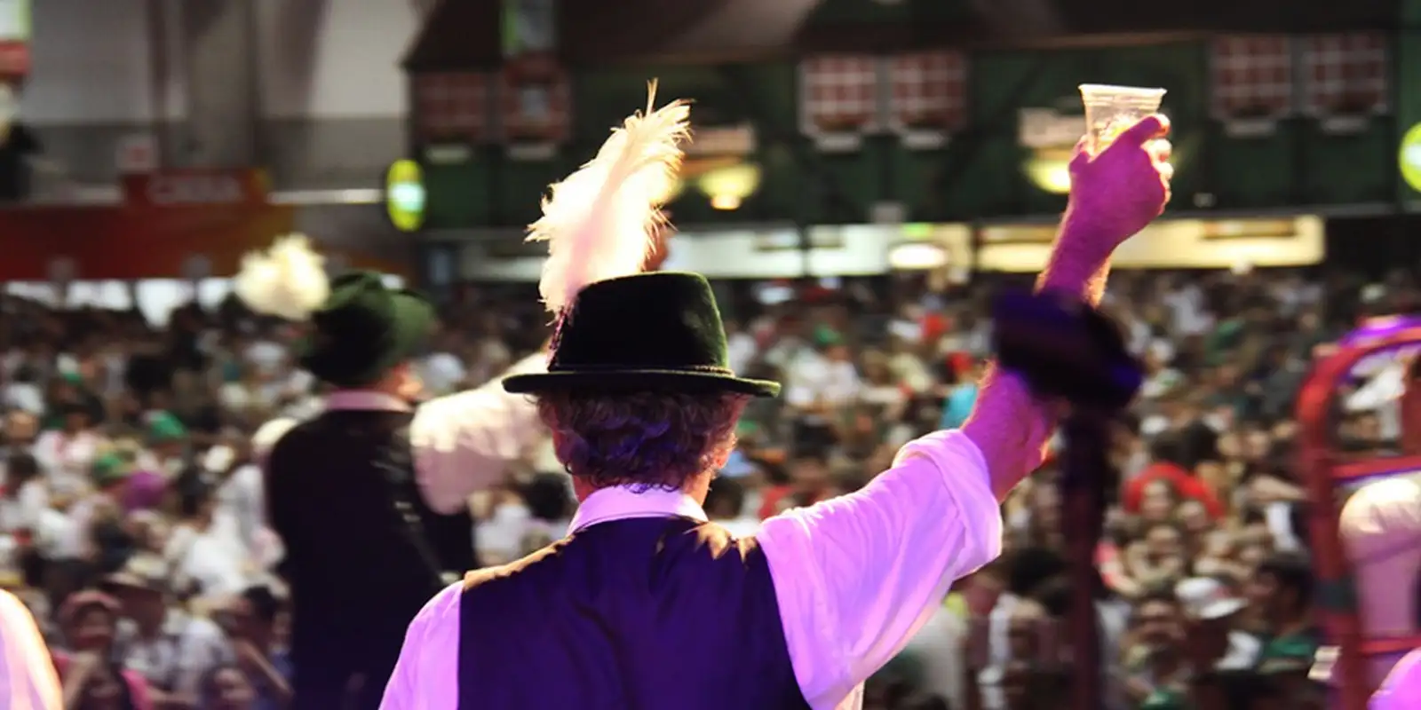 Oktoberfest de Blumenau reúne atrações e celebra tradição germânica